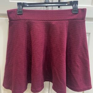 H&M Divided Quilted Textured Stretch Skirt Burgundy Size Medium